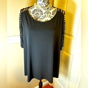 EST. Women’s black shirt, open detail on sleeves, size XL